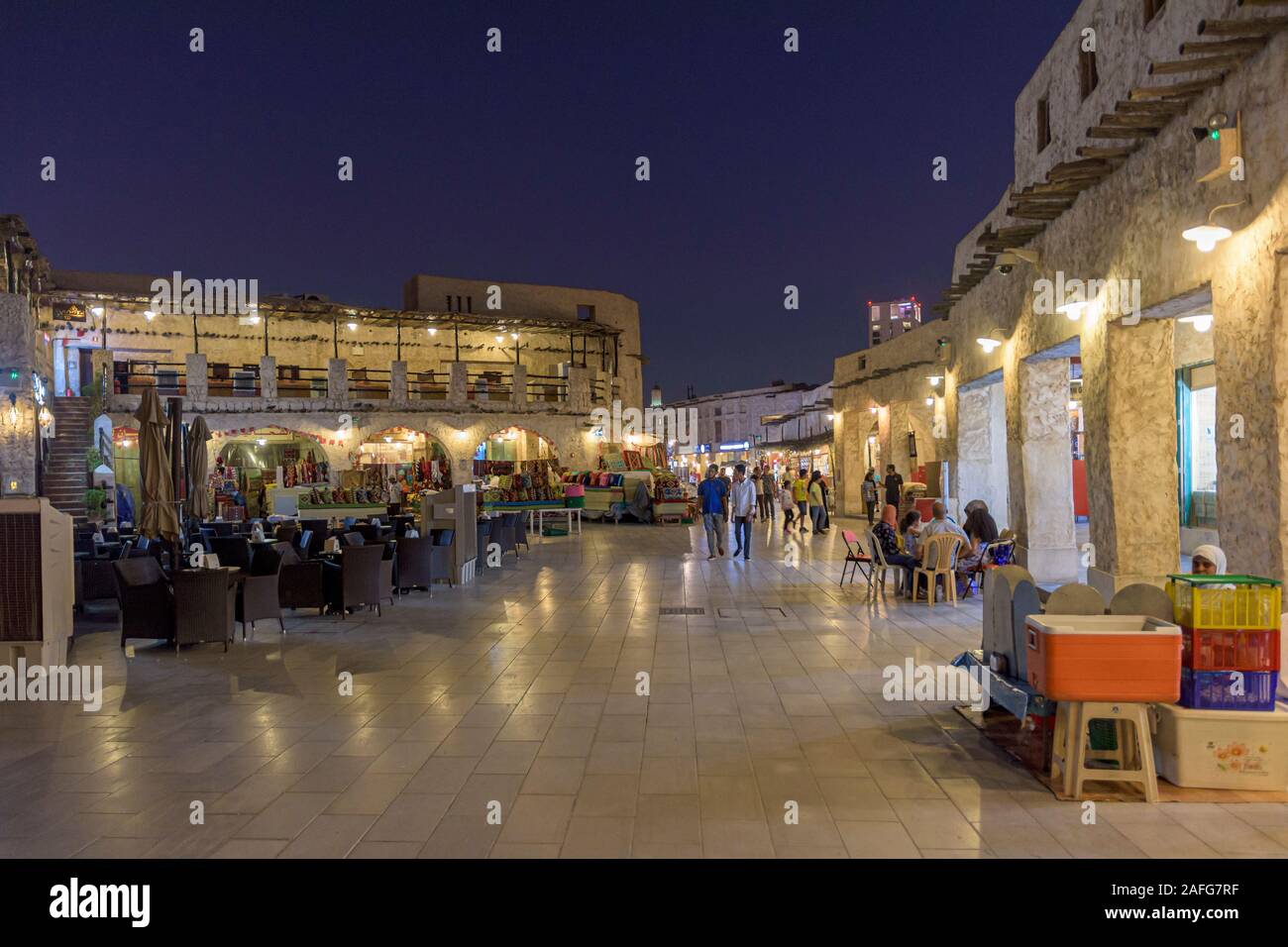 Estate calda serata al Souq Waqif, Doha, Qatar Foto Stock
