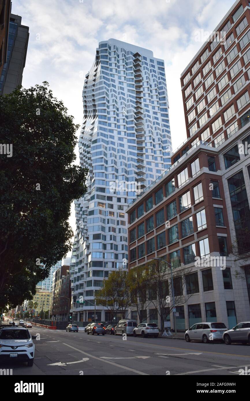 MIRA, una torsione grattacielo residenziale situato vicino al Embarcadero in San Francisco, California. Design by Studio pista architetti. Foto Stock