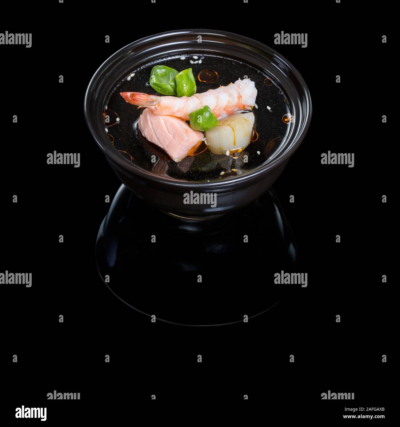 Zuppa di miso con frutti di mare. Foto Stock