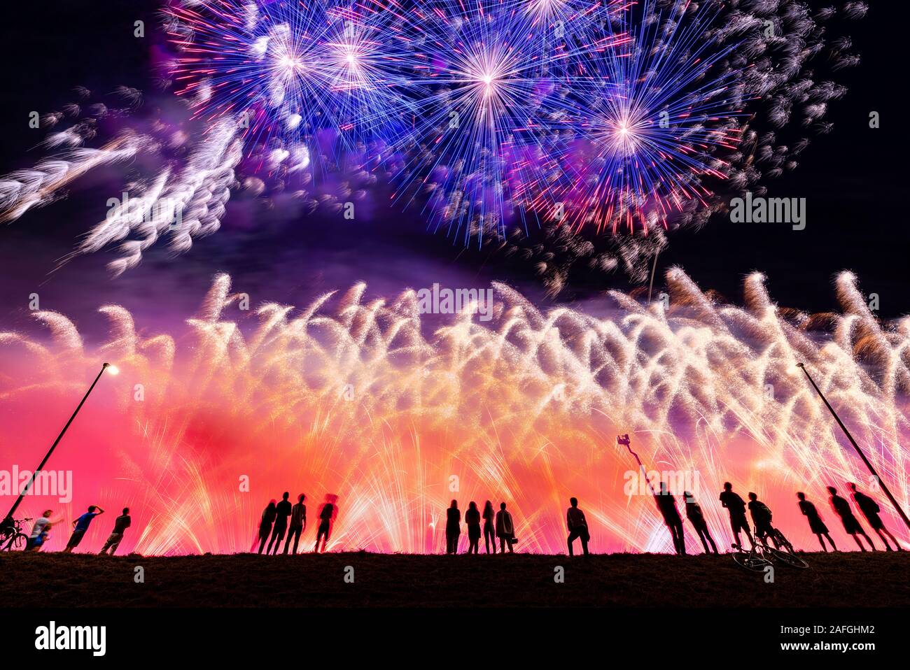 Festival dei fuochi d'artificio sul lago Bundek a Zagabria in Croazia Foto Stock