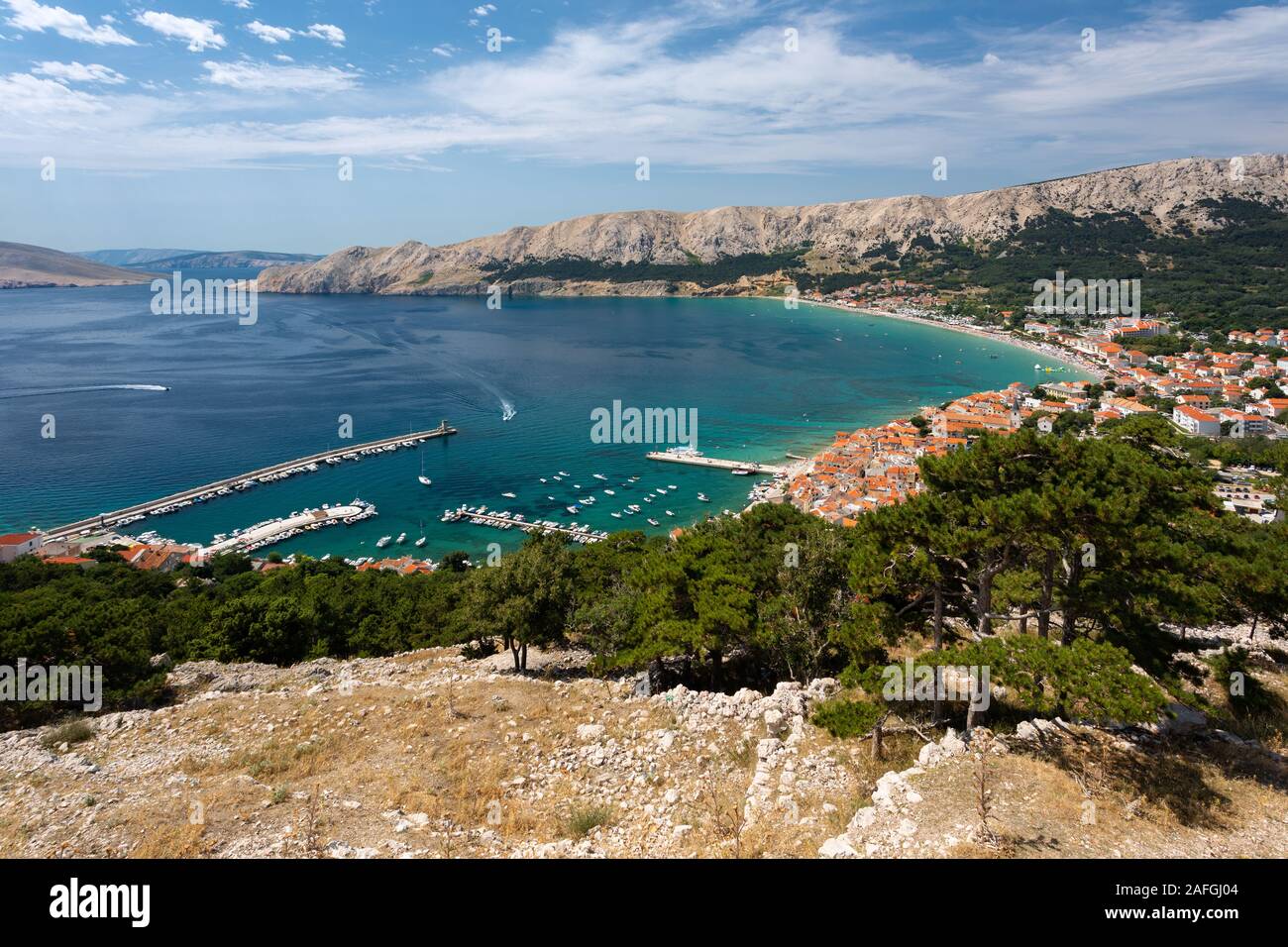 Popolare destinazione turistica città Baska sull'isola di Krk Quarnero,, Croazia Foto Stock