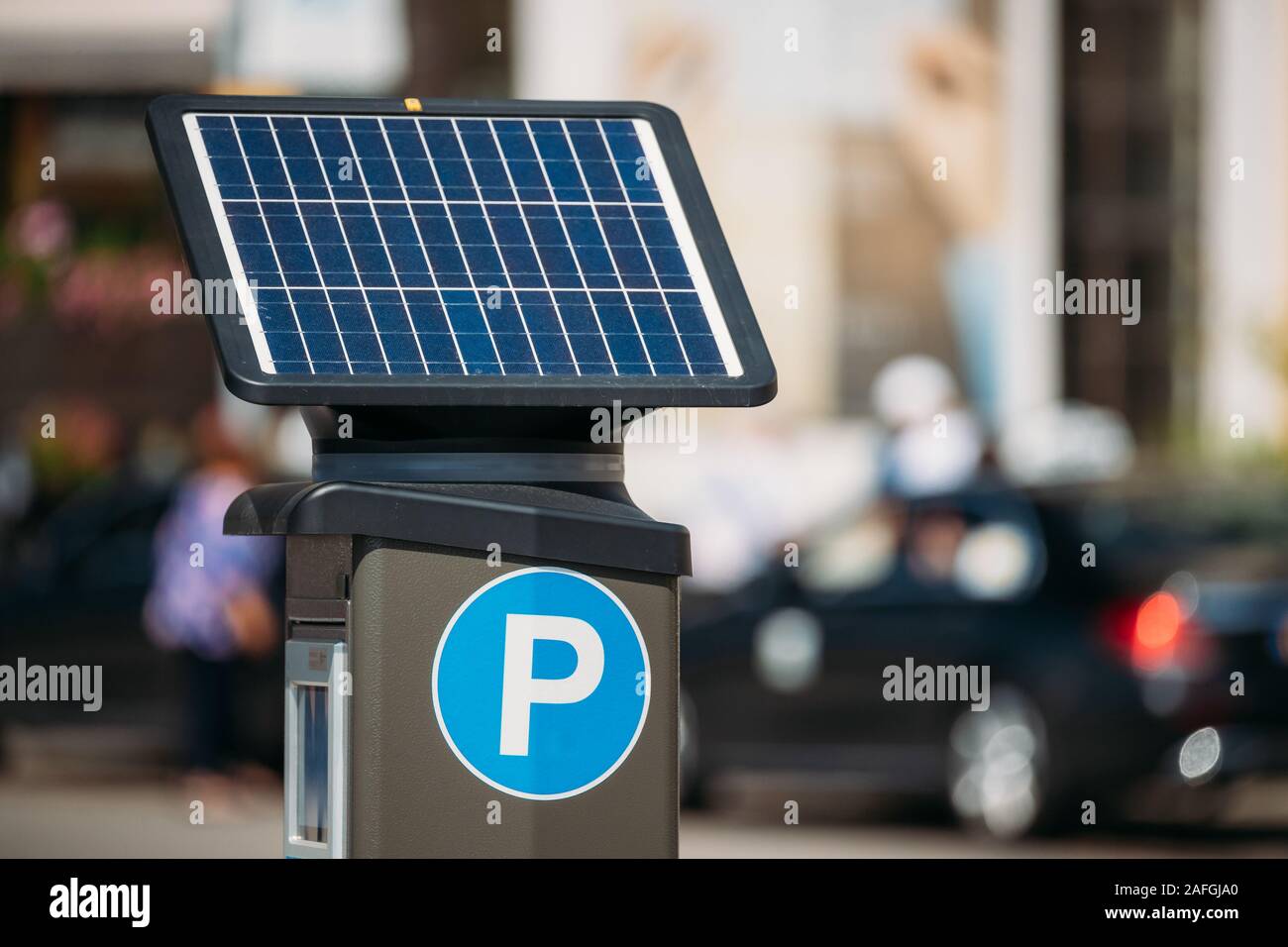Stoccolma, Svezia. Parcheggio macchina equipaggiata con una batteria solare per la ricarica da Energia Solare Luce. Il pagamento elettronico che emette un permesso di Pa Foto Stock