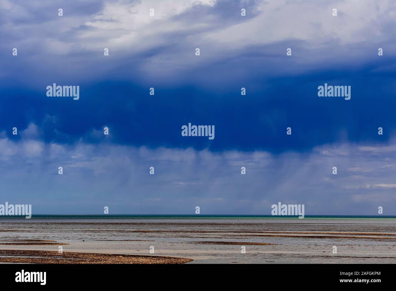 Inconsuete formazioni nuvolose si formano prima della tempesta a Port Germein, Australia Meridionale, Australia. Foto Stock