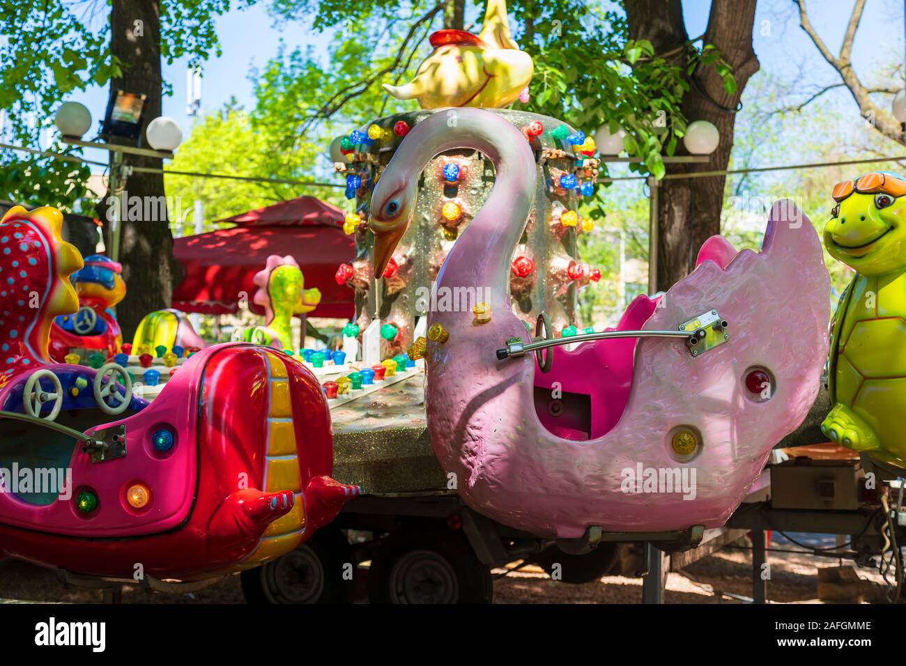 Parco di Divertimenti di carosello variopinto dettaglio. Immagine Foto Stock