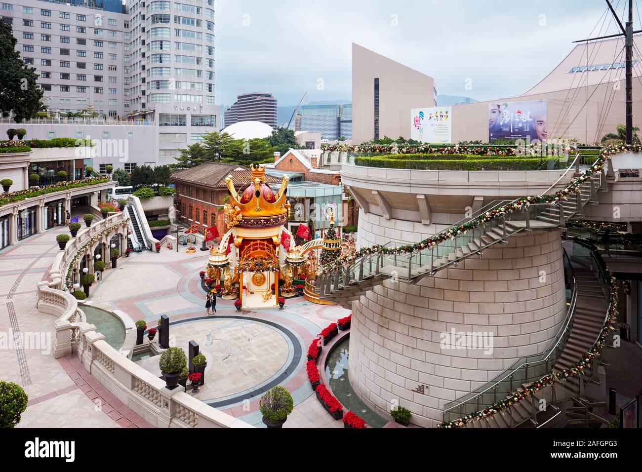 Plaza di fronte al centro commerciale a 1881 composto del patrimonio. Tsim Sha Tsui, Kowloon, Hong Kong, Cina. Foto Stock