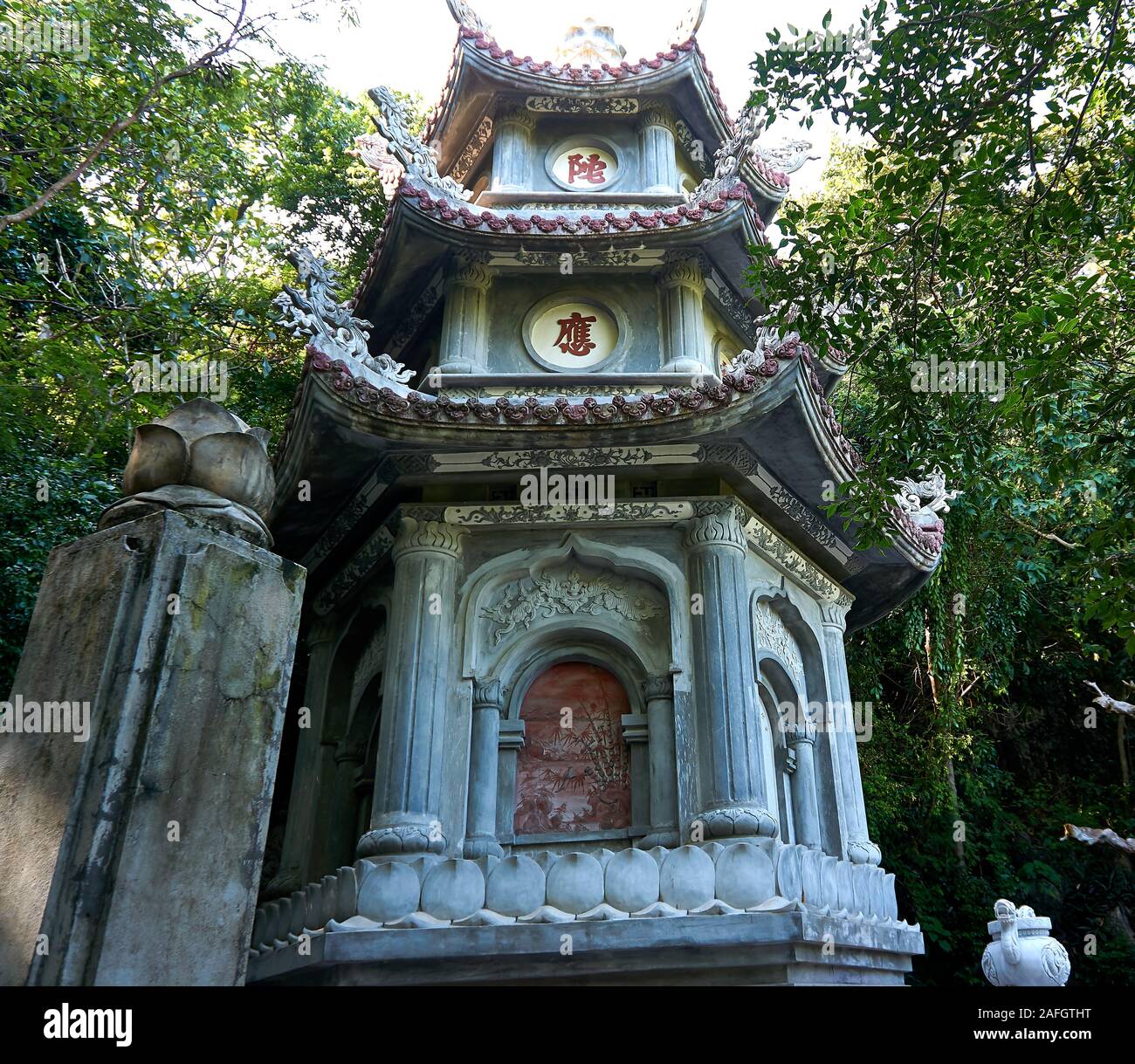 DA NANG, VIETNAM - Novembre 22, 2019: Pagoda a montagne di marmo tempio, Da Nang, Vietnam Foto Stock