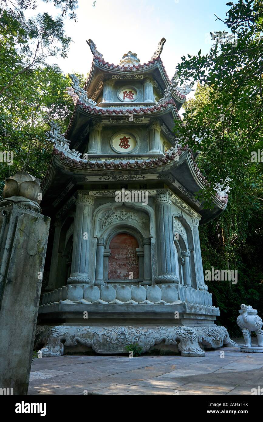 DA NANG, VIETNAM - Novembre 22, 2019: Pagoda a montagne di marmo tempio, Da Nang, Vietnam Foto Stock