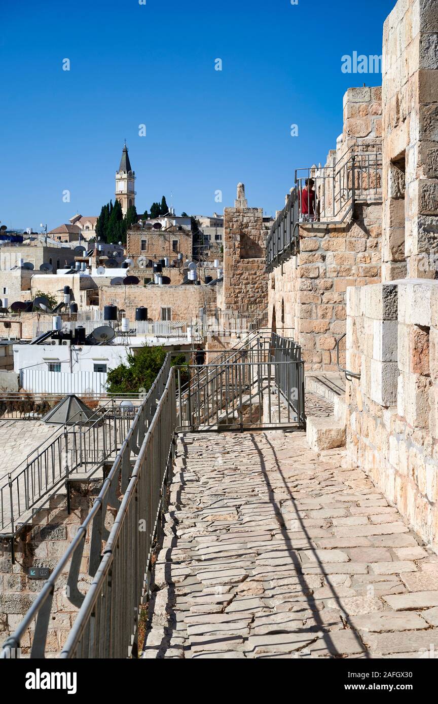 Gerusalemme in Israele. Passeggiate sui bastioni della città vecchia Foto Stock