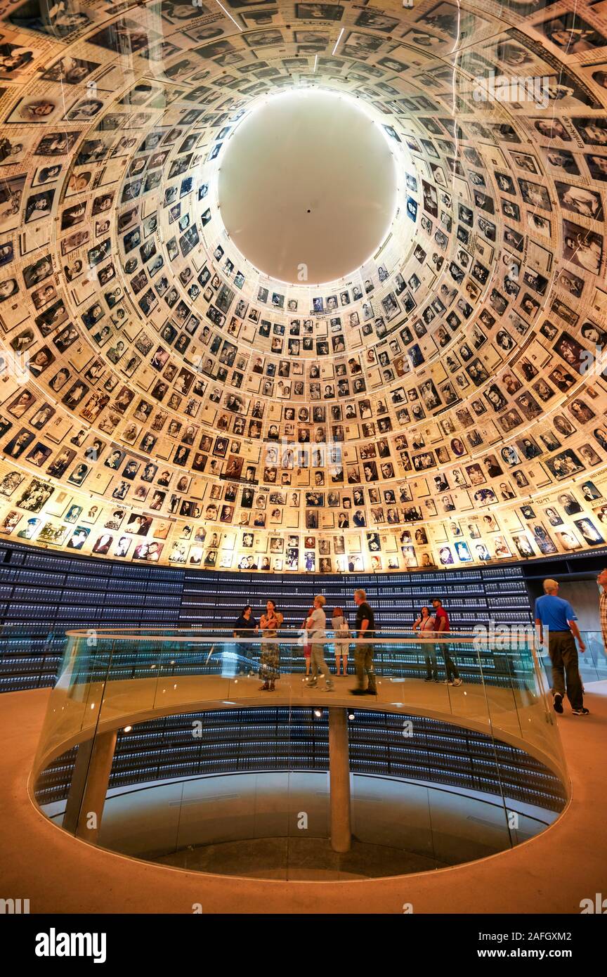 Gerusalemme in Israele. Yad Vashem. Memoriale per le vittime dell'olocausto. La Sala dei nomi Foto Stock