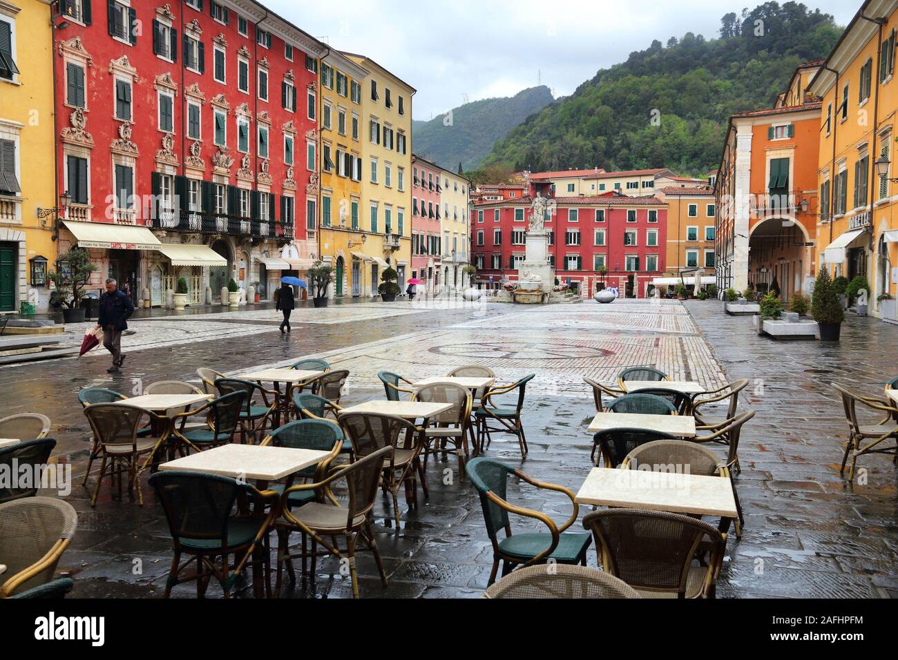 Carrara, Italia - Old Town nella regione Toscana. Piazza Alberica - la  piazza principale della città Foto stock - Alamy