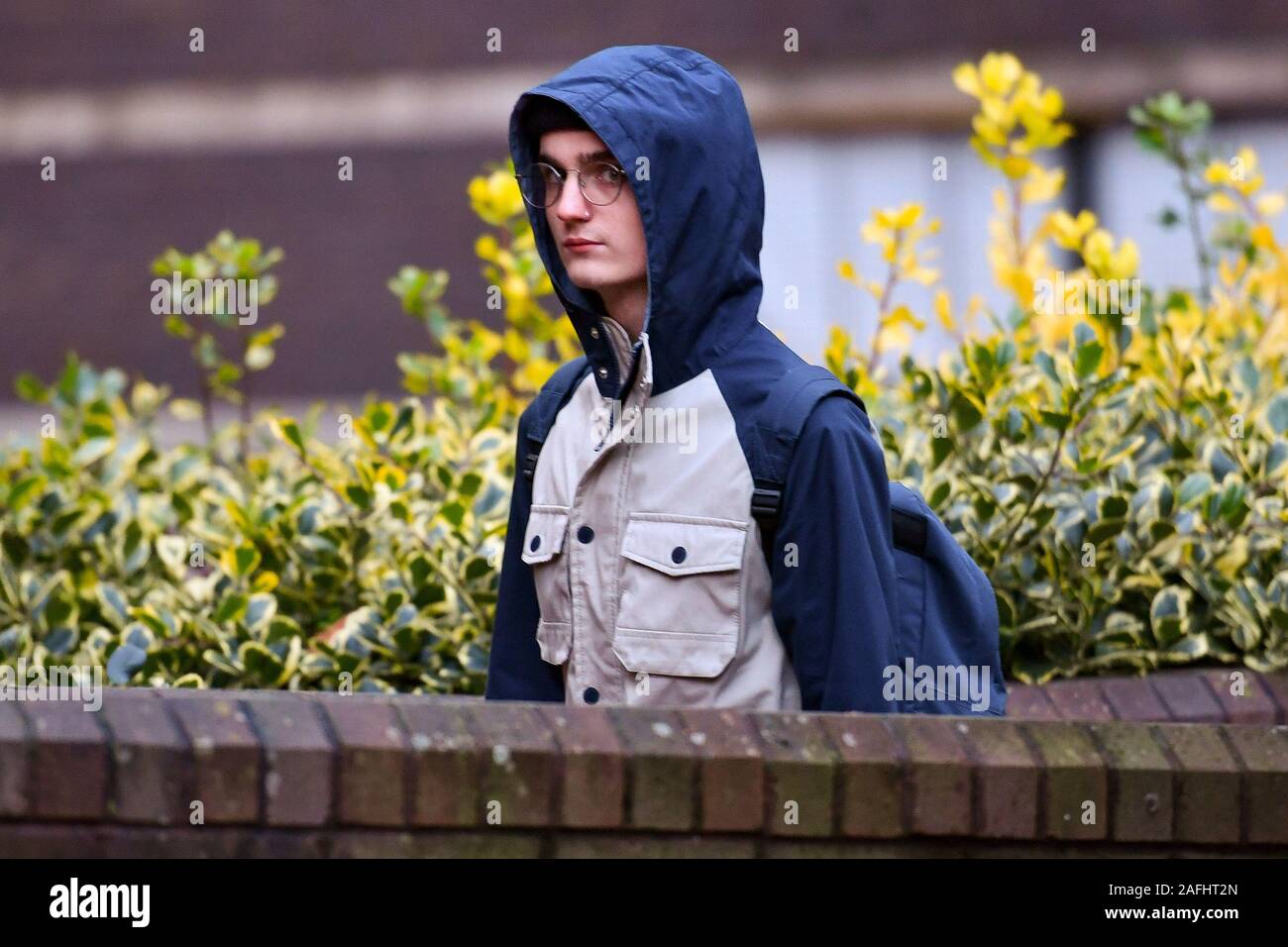 Connor Scothern, 18, che nega l'appartenenza dell'azione nazionale, un bandito neo-nazi gruppo terroristico, arrivando a Birmingham Crown Court. Foto Stock