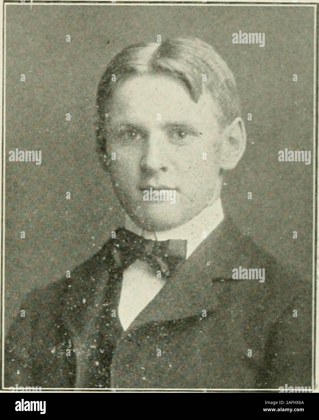 . Haverford College atletico e annuale 1900 Classe prenotazione. ABRAM Gibbons tatnall Datslme, detto amaro, Dicembre17. mi^7^, altrimenti noto come BitsSour e cloridrico.- Bittertries per dimostrare che egli è in un constantstate di malinconia. Dont 5ou believehim. Il cap. Foot-ball scrub, (2); Capt. ClassCricket, U); classe foot-ball e Cricketteams, College 2d Cricket, Sec y piede-ballAssn, (2); Treas., (3I; Vice-Pres. Foot-ball Assn, (4); classe commissioni. EDWARD BALLINGER TAYLOR. JR. Consente di avere un gioco, qualsiasi buon showsin città? Questo è stato il 30 luglio, è;^prima di lui era stato a pozzetti. Jumbo alias E. B alias Foto Stock