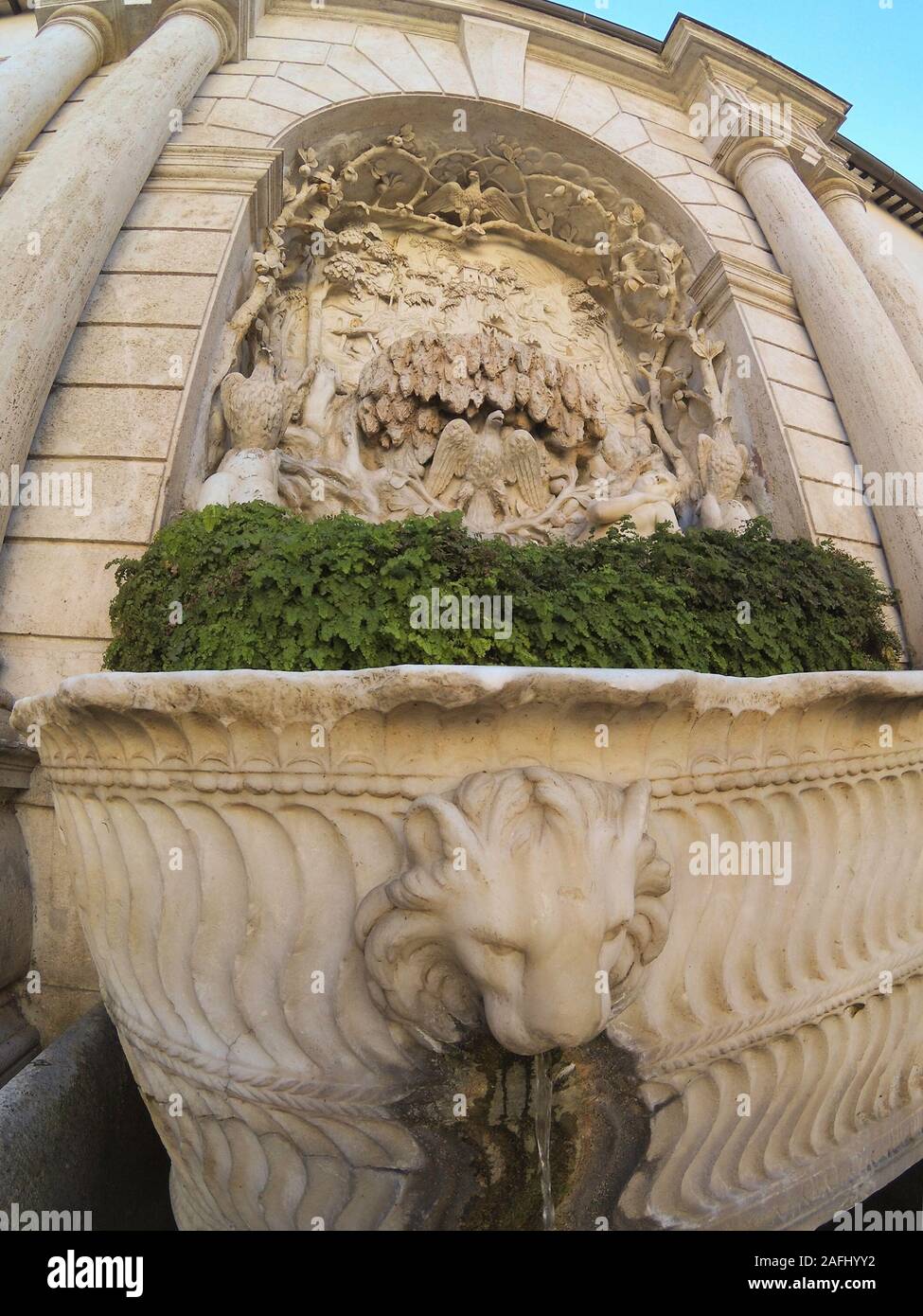 Fontana 'Venere piangente' nel cortile di villa D'Este a Tivoli, Italia. Foto Stock