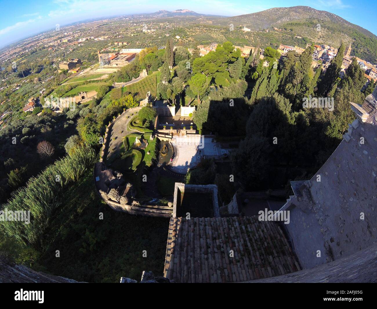 Vista panoramica su un Parco di Villa D`Este Tivoli, Italia dalla finestra di casa storica di Villa d Este. Foto Stock