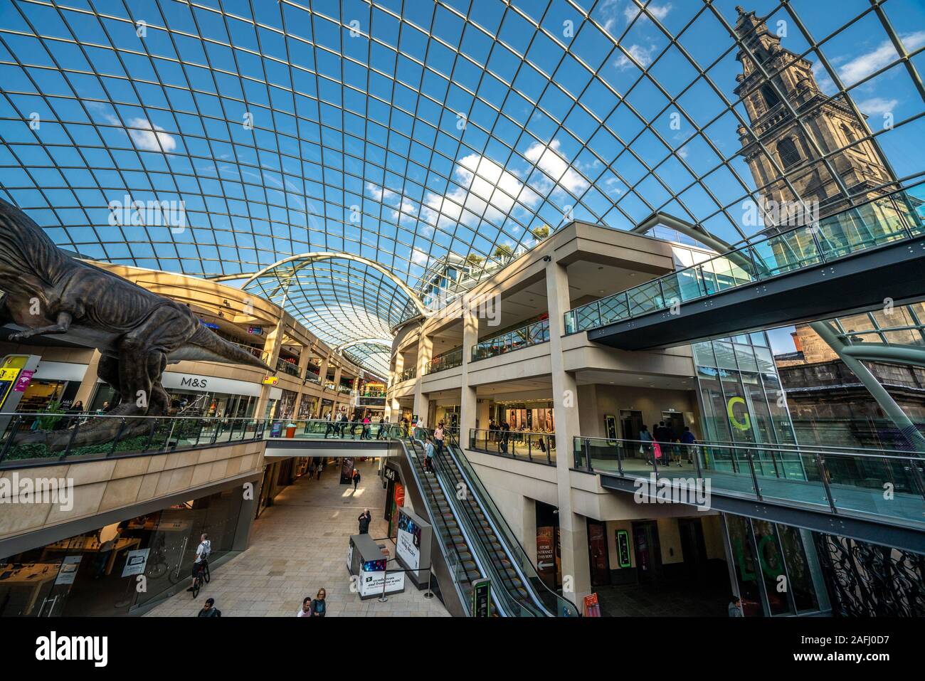 LEEDS, Regno Unito - 13 agosto: Questa è la Trinità Shopping Centre, un famoso centro commerciale situato nel centro della città, il 13 agosto 2019 a Le Foto Stock