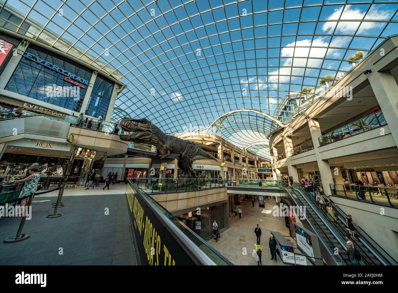 LEEDS, Regno Unito - 13 agosto: Questa è la Trinità Shopping Centre, un famoso centro commerciale situato nel centro della città, il 13 agosto 2019 a Le Foto Stock