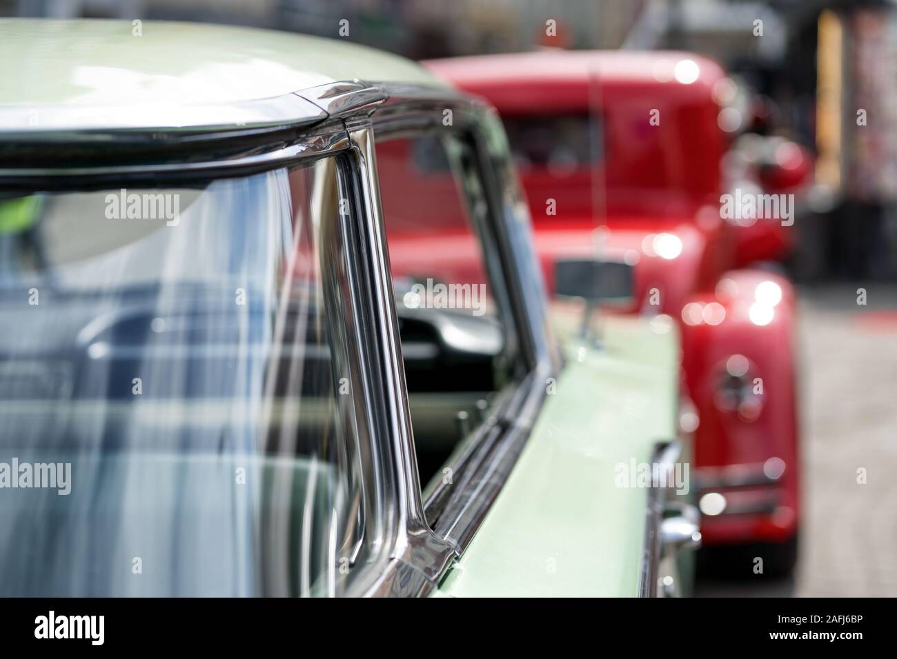 Bright auto d'epoca in una giornata di sole Foto Stock