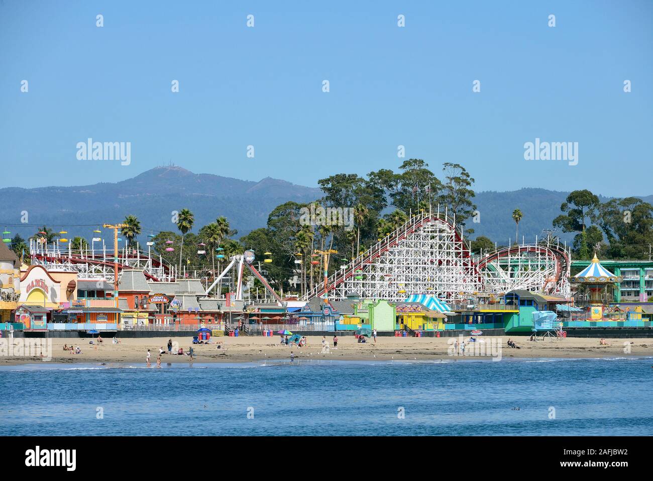 Parco divertimenti Santa Cruz Beach Boardwalk, parco divertimenti con numerosi giochi e giostre sulla spiaggia di Santa Cruz, California, Stati Uniti Foto Stock