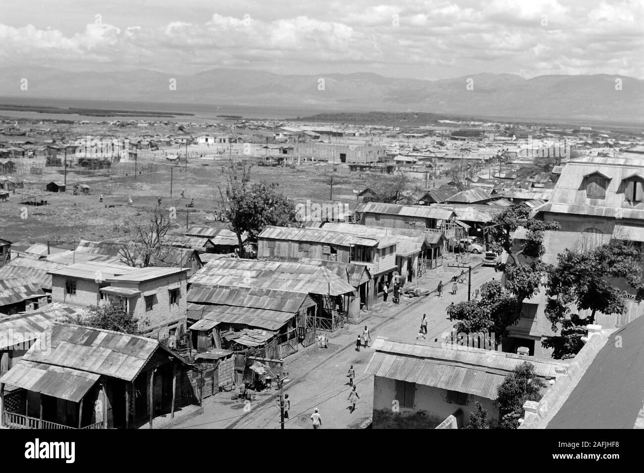 Blick auf die baraccopoli von Port-au-Prince, 1967. Vista della baraccopoli di Port au Prince, 1967. Foto Stock