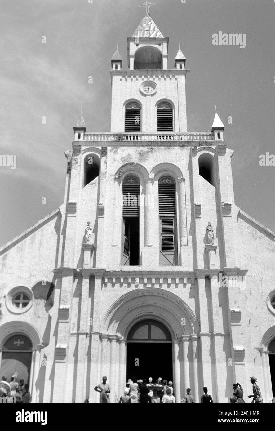 Sacro Cuore Kirche im Hafen von Port-au-Prince, 1967. Chiesa del Sacro Cuore nella zona del porto di Port au Prince, 1967. Foto Stock