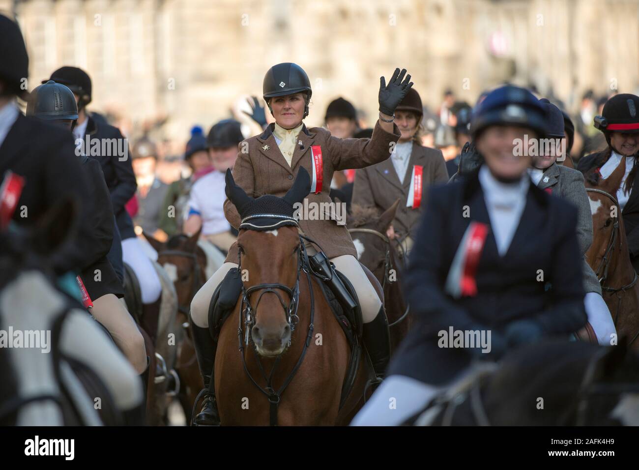 A cavallo delle Marche cerimonia sulla Royal Mile di Edimburgo. La manifestazione ha avuto luogo nel centro storico della città ed è stato il culmine della comune circoscrizioni in cui gli uomini e le donne a cavallo controllato i vecchi confini tra città Credito: Euan Cherry Foto Stock