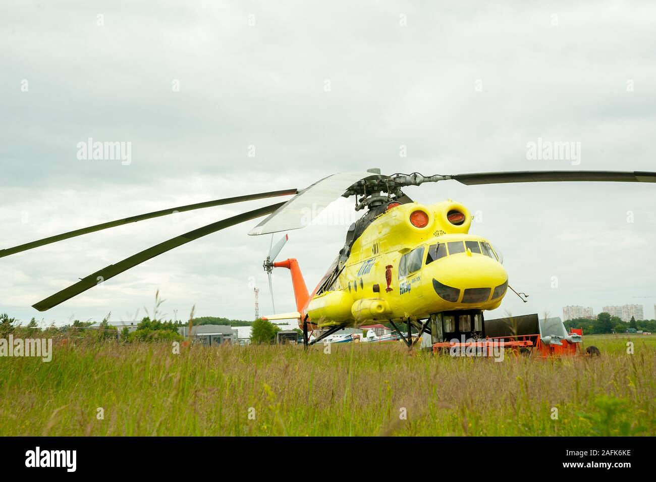 Il vecchio MI-10K elicottero Foto Stock