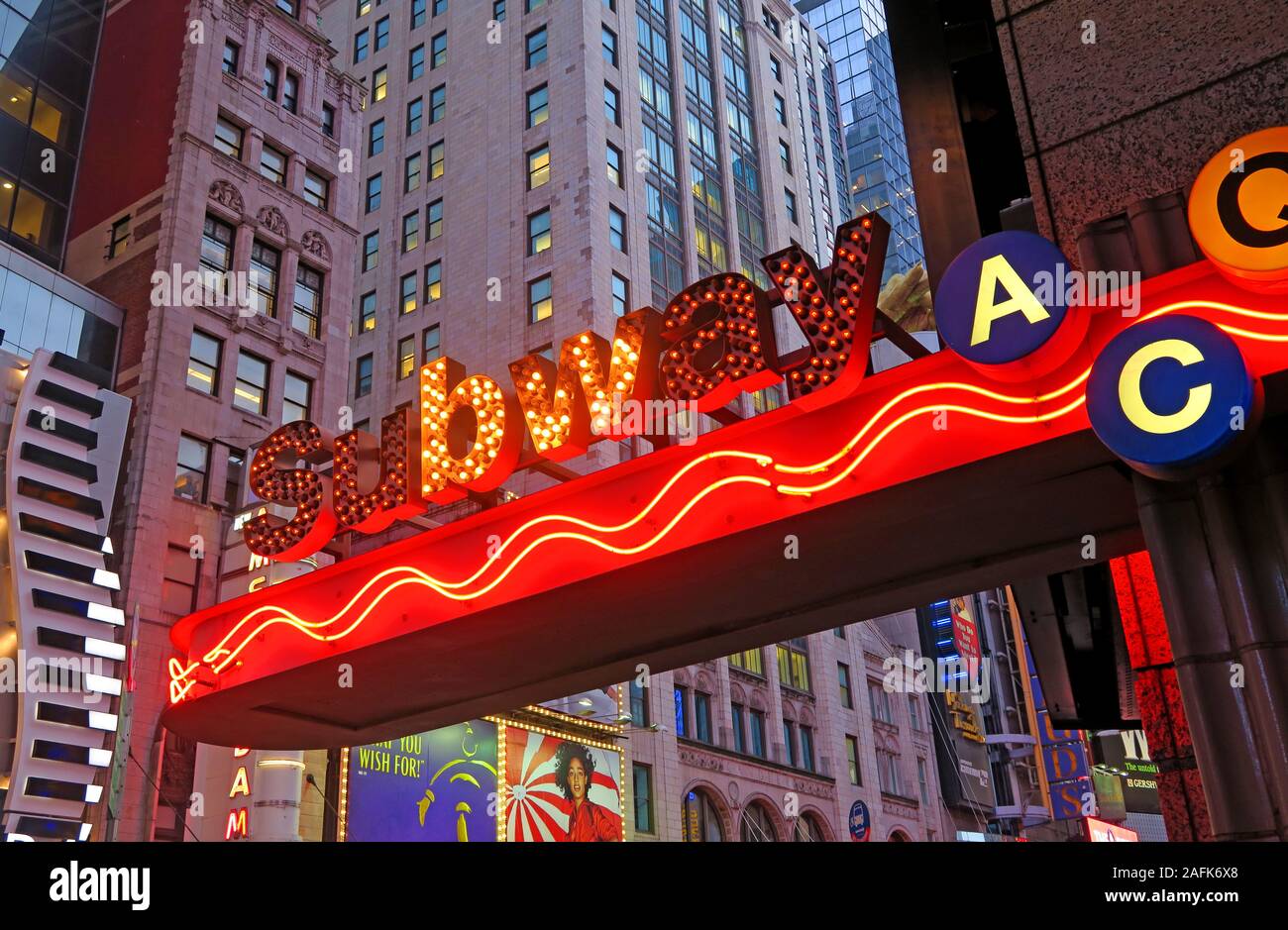 Ingresso alla metropolitana di Times Square, A,C,Q, , Manhattan,New York City, NY, Stati Uniti Foto Stock