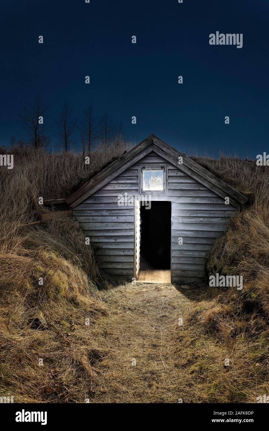 Entrance-Caves di Hella, Islanda. L'uomo ha fatto le grotte, suggerito realizzati dai Celti che abitavano in Islanda prima che il funzionario Norse insediamento, la fine del IX secolo Foto Stock
