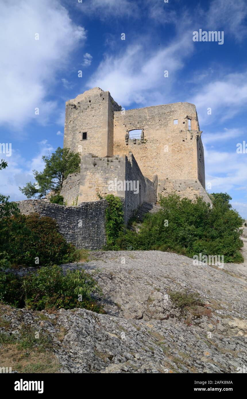 Castello medievale o il castello in Haute Ville, quartiere medievale o il quartiere storico di Vaison-la-Romaine Vaucluse Provence Francia Foto Stock