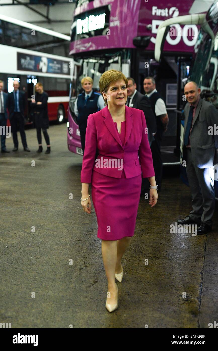 Scottish Primo Ministro Nicola visite di storione l'autobus Lothian depot il Annandale Street, Edimburgo. Azione per affrontare il problema del cambiamento climatico saranno il cuore di questo anno la PfG a seguito del primo ministro il riconoscimento di quest anno c è un clima globale di emergenza. Credito: Euan Cherry Foto Stock