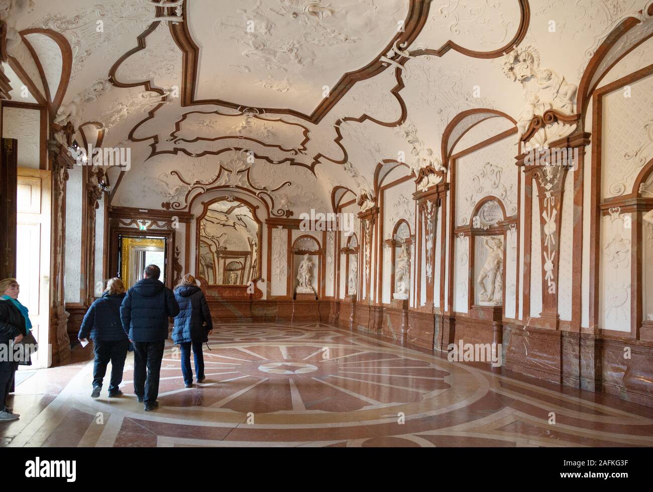 Sala di marmo, storico palazzo del Belvedere di Vienna; la sala di marmo nella parte interna inferiore del Belvedere, Vienna Austria Foto Stock