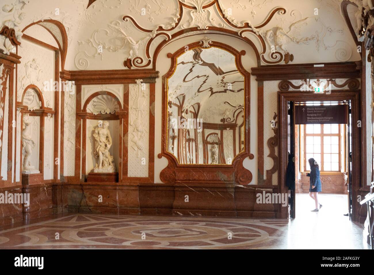Sala di marmo, storico palazzo del Belvedere di Vienna; la sala di marmo nella parte interna inferiore del Belvedere, Vienna Austria Foto Stock