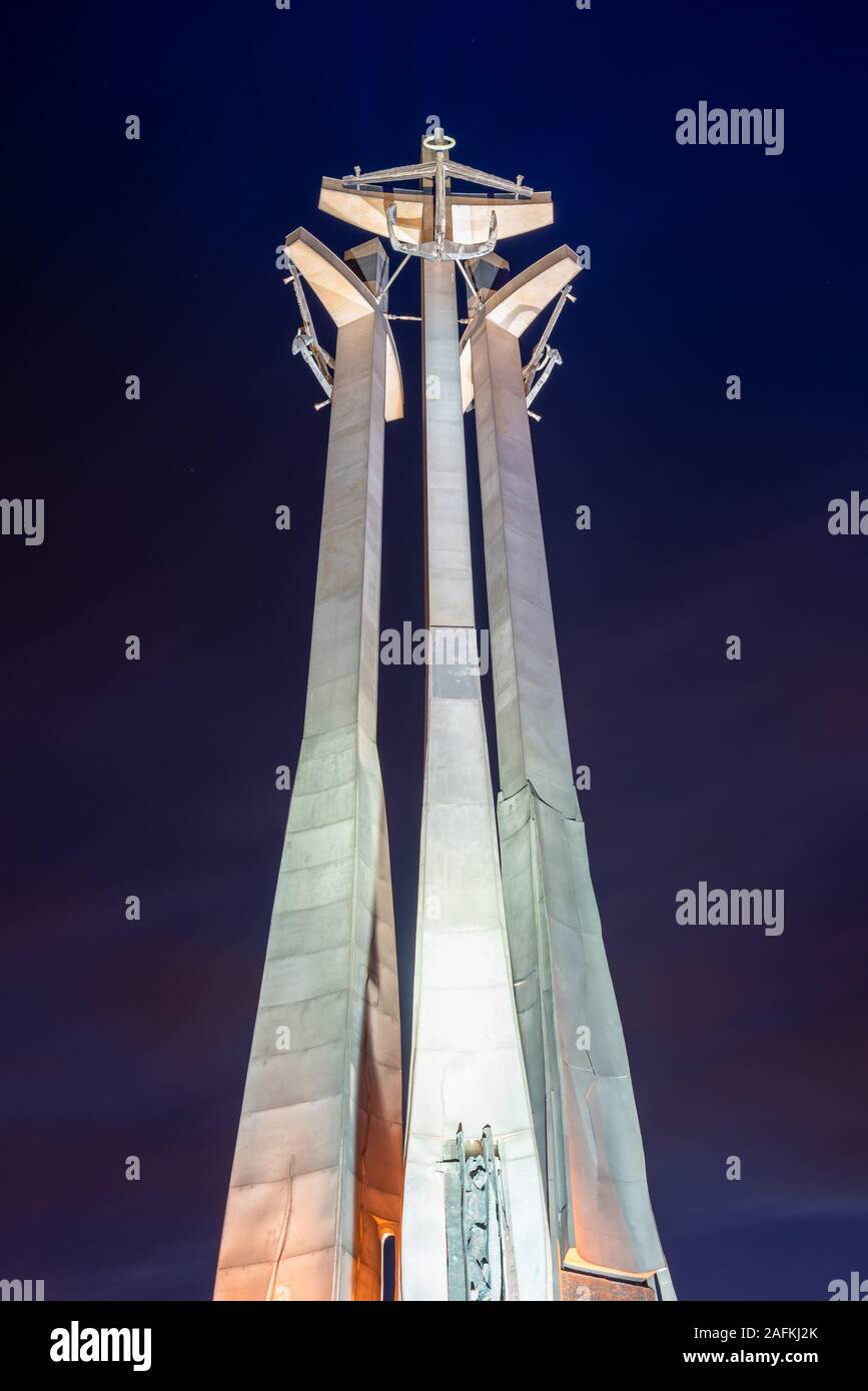 Gdansk, Polonia - 2 Ottobre , 2016: Tre croci monumento alla solidarietà Square, per commemorare le vittime dello sciopero in Polonia nel dicembre 1970 Foto Stock