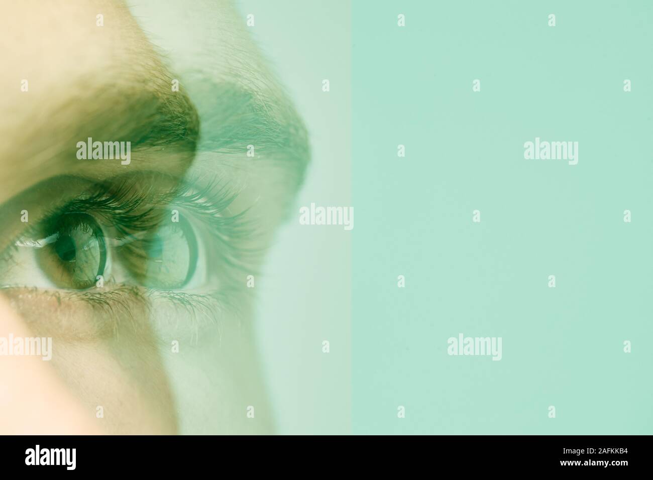 La salute mentale concetto con Close Up Shot composito di duplicati occhio maschio Foto Stock