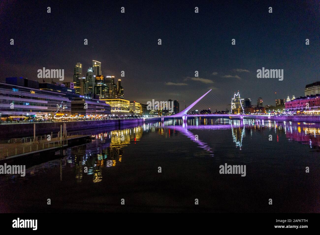 Puente de la Mujer passerella di notte, Buenos Aires, Argentina, Sud America Foto Stock
