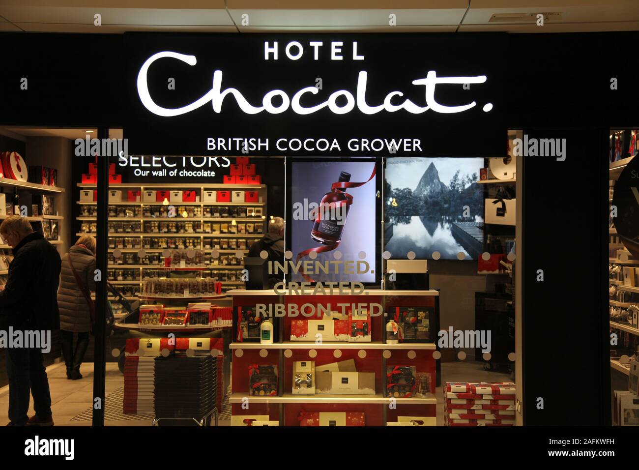 Hotel Chocolat, British coltivatore di cacao, negozio di fronte a Ashley centro commerciale a Epsom Surrey, 2019 Foto Stock