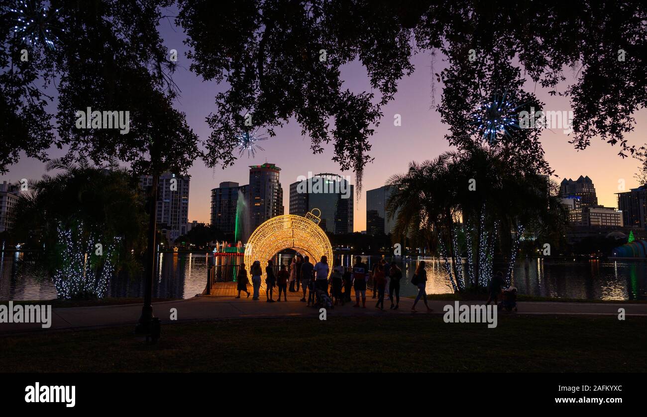 Nuovo holiday decorazioni a Lake Eola Park a Orlando in Florida. Foto Stock