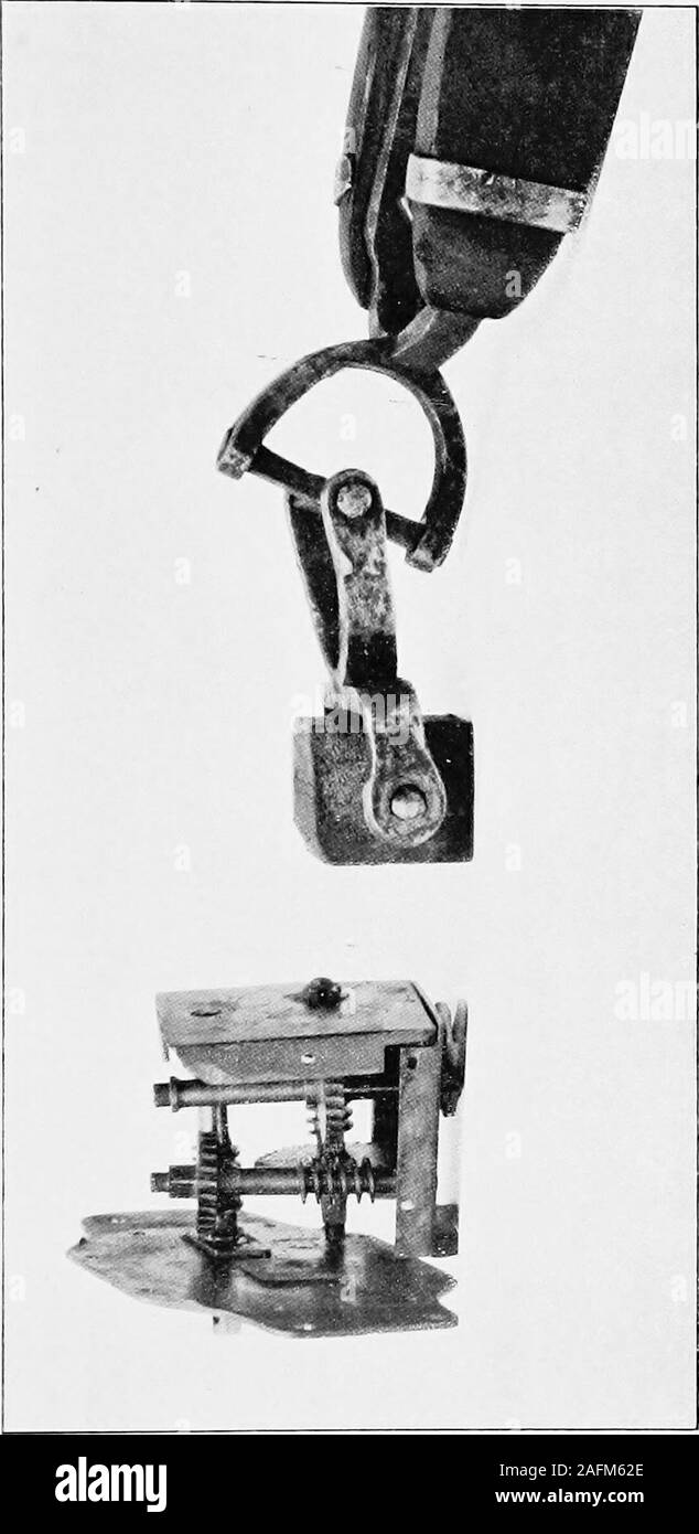 . Relazione della seconda norvegese spedizione artica in 'Fram' 1898-1902 ... Kep. dell'Norw Llul. Arc. Kxp, la FRAM ISMS-lyu^. N. o. Piastra II.. CJ RELAZIONE DELLA SECONDA artico norvegese EXPEDITIONIN LA FRAM 1898-1902. No. 6. AKSEL S. STEEN magnetismo terrestre a scapito della FBIDTJOF NANSENFUND PER IL PROGRESSO DELLA SCIENZA PUBBLICATO DA VIDENSKABS-SELSKABET HO KRISTIANIA -CCC KRISTIANIA STAMPATI DA A. W. BR0GGER 1907 TABELLA DEI CONTENUTI. Pagina A. Introduzione 1 B. declinazione 7 aghi • 1 Asimnfh 8 Osservazioni 9 C. Intensità orizzontale 27 Determinazione delle costanti 2 Foto Stock