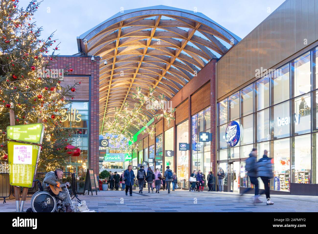 Il Lessico Centro Shopping a Natale, Braccan a piedi, Bracknell, Berkshire, Inghilterra, Regno Unito Foto Stock