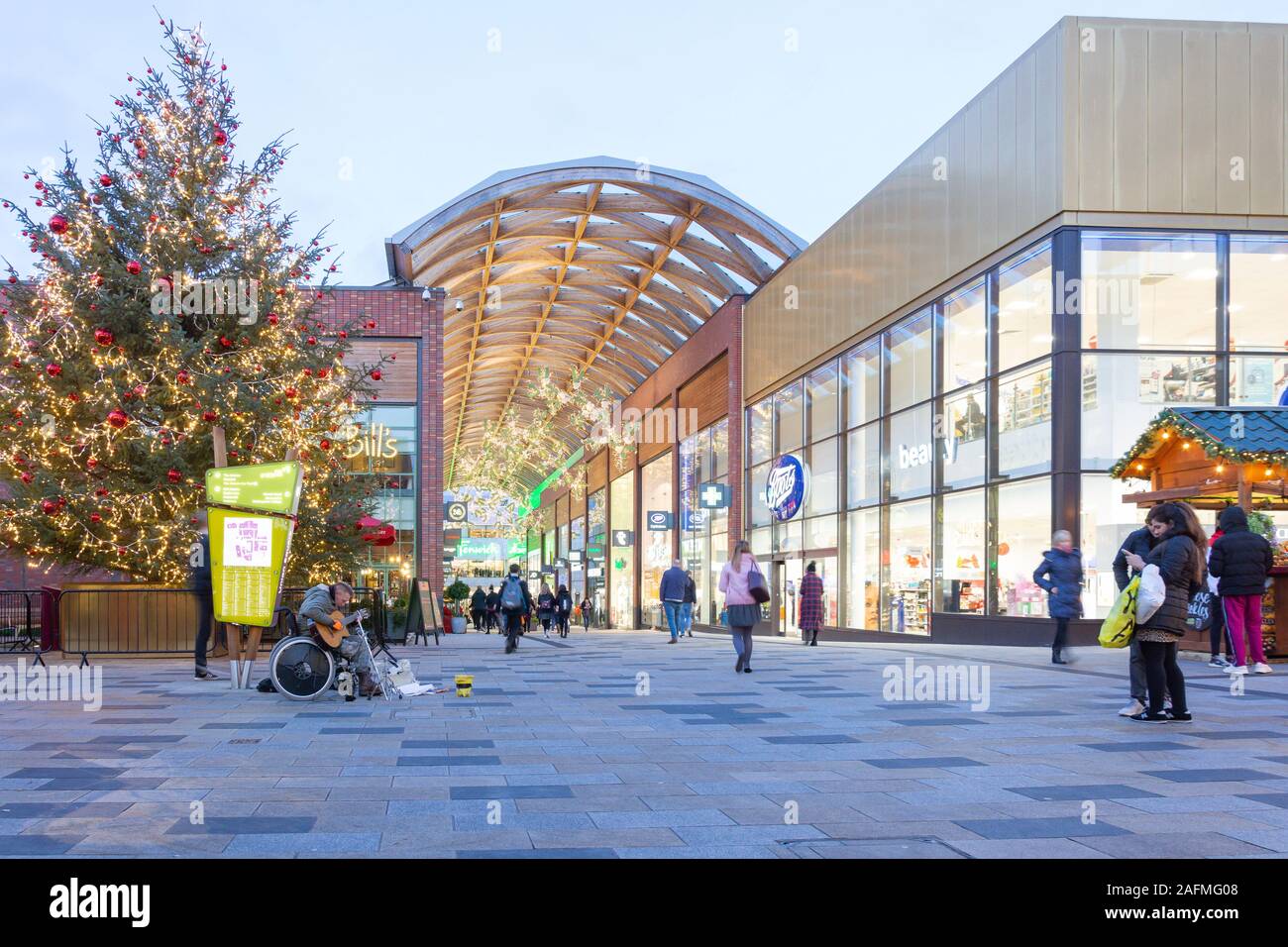 Il Lessico Centro Shopping a Natale, Braccan a piedi, Bracknell, Berkshire, Inghilterra, Regno Unito Foto Stock