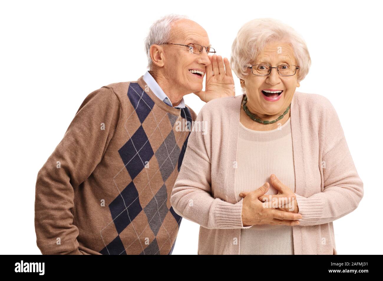 Senior uomo sussurra a un senior donna isolato su sfondo bianco Foto Stock