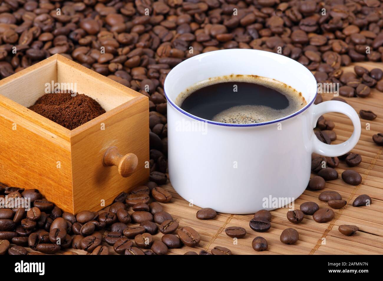 Tazza di caffè con yin yang schiuma Foto Stock