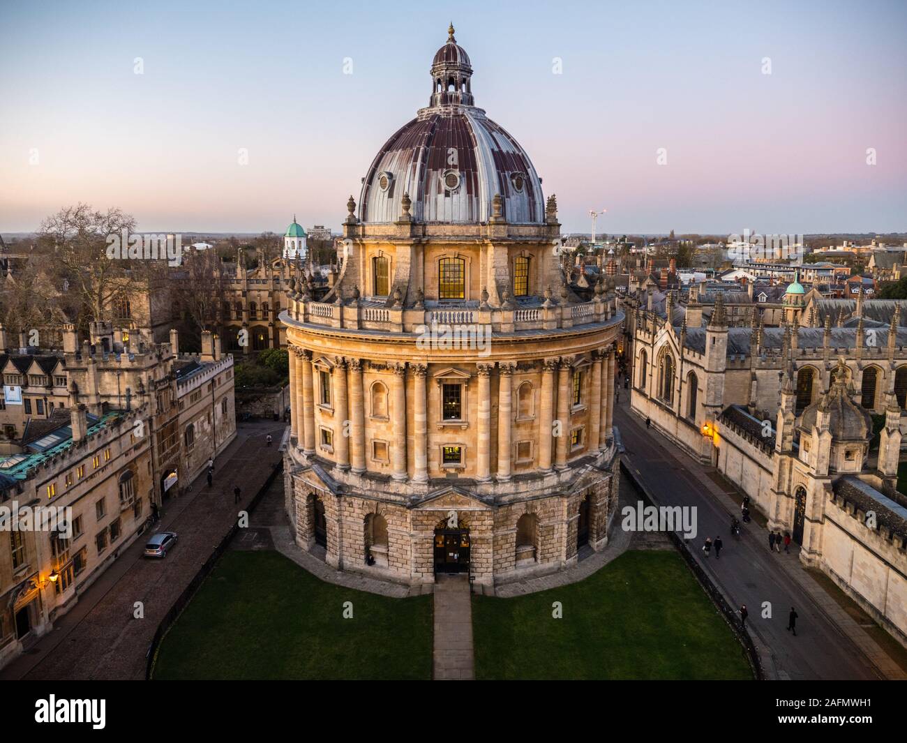Radcliffe Camera Oxford, di notte, Radcliffe Square, Università di Oxford, Oxford, Oxfordshire, Inghilterra, Regno Unito, GB. Foto Stock