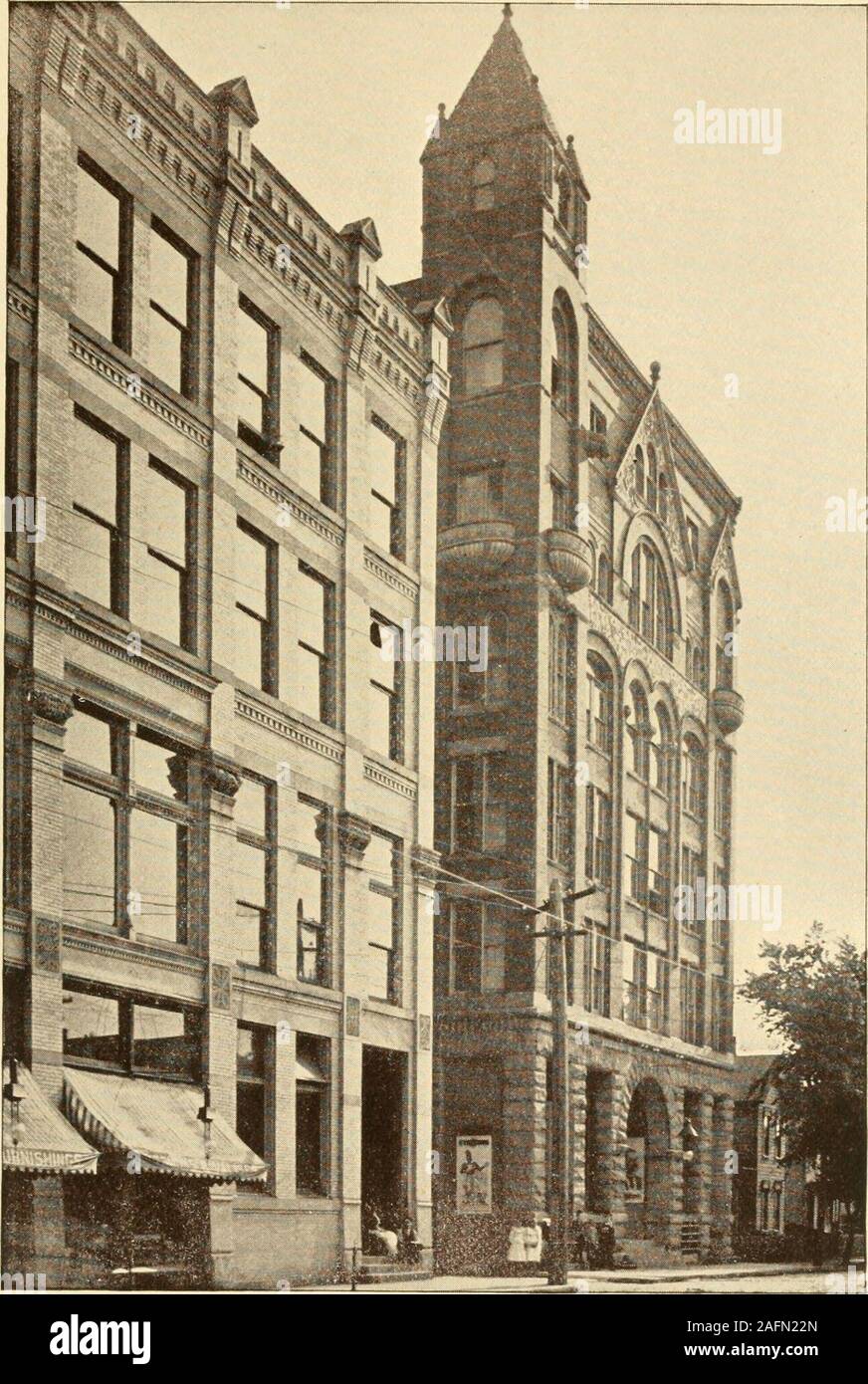 . I primi cento anni di McKeesport. Un patrimonio storico e descrizione statistica della città fin dal suo inizio fino a quando il suo centenario nel 1894. &Gt; ^^^^5^^^. Teatro Altmeyers, Fifth Avenue. Notevoli gli incendi. Egli per primo il fuoco in McKeesport per acchiappa} un edificio di anykind, è stata la masterizzazione di un armadio sliop, che sorgeva sul presente sito della luce McKeesport Compan3s e potente. L'anno esatto non è noto. Diversi altri piccoli firesoccurred ad intervalli, ma la città non hanno sostenuto lossuntil grave la corda a piedi, su Walnut Street, bruciato il 21 Ottobre,1868. Thomas H. Pattons general store, Foto Stock
