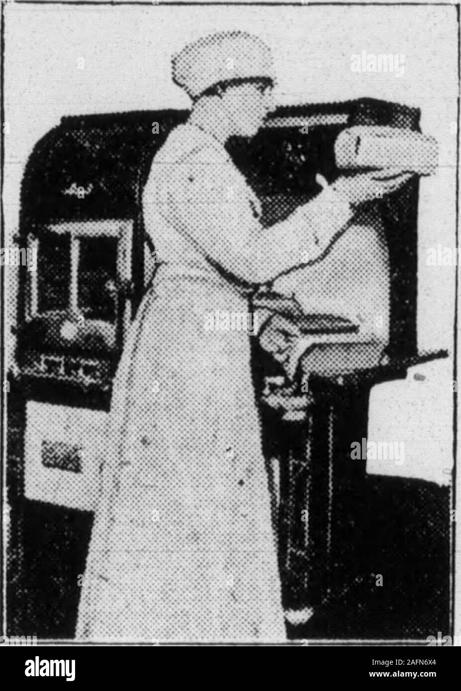 . Contea di Boone registratore. annuncio e altri prodotti cerealicoli arealso fra i meno costosi di ourfoods. Come si occupa in modo prominente placeIn una dieta, pane dovrebbe certamente tobe ben fatto, ben cotti e prop-erly curato. Inoltre, qualsiasi ragazza orwoman che desidera essere conosciuto come areally buon cuoco, desiderano excelparticularly nella panificazione. AnIdeal* pagnotta di pane è attraente inappearance; crosta liscia, gara andgolden di colore marrone; il filone stesso crumb spugnoso e gara; e thewhole deliziosa nel sapore. Metodi per la preparazione del pane. Ci sono due metodi genernl formaking pane, uno noto Foto Stock