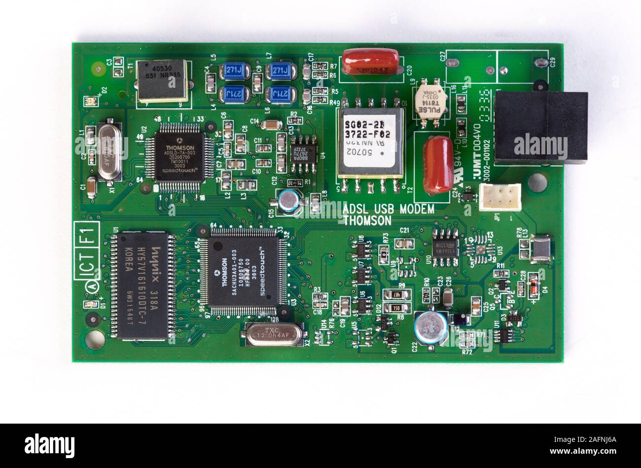 componenti elettronici sulla scheda a circuito stampato per montaggio superficiale Foto Stock