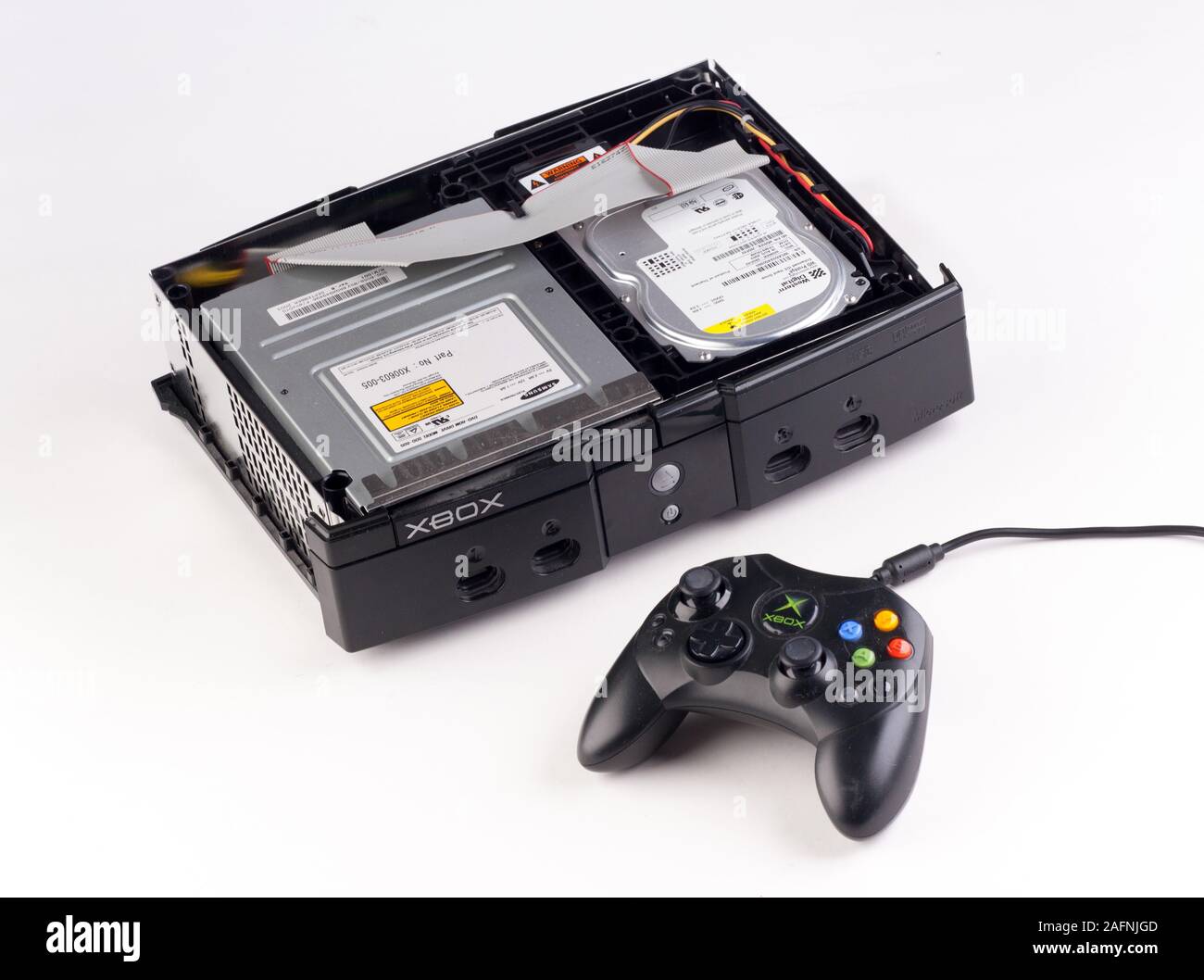 All'interno della console di gioco Xbox che mostra il disco rigido e l'unità DVD Foto Stock