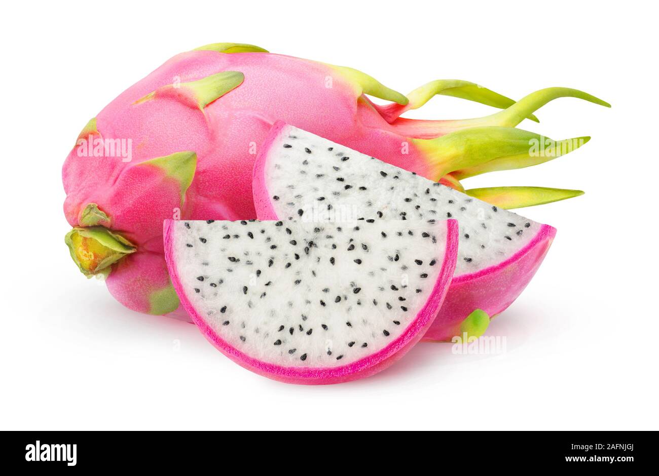 Dragonfruit isolato. White fleshed pitahaya pezzi isolati su sfondo bianco con tracciato di ritaglio Foto Stock