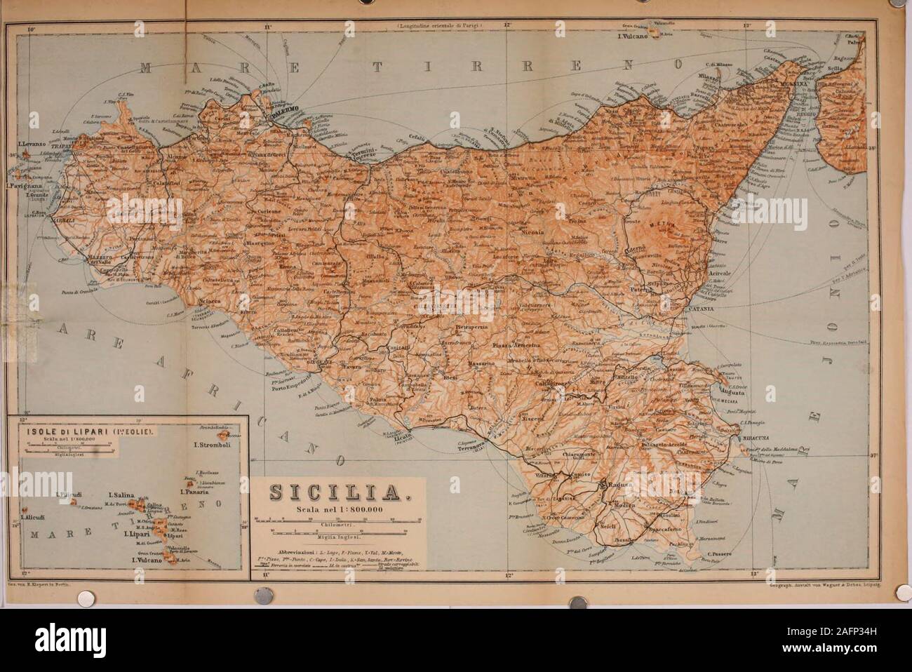 . Italia; manuale per i viaggiatori. Yalentia 229.Vibonati 228. S. Vincenzo 187.Vico 196. - Alberi 158. - Alvano 152. - Equense 146.Vicus Aequensis 146.Vido 405. Viesti 196.Vietri 164. 216.Vigliano 177.Viglio, Monte 187.Vigne 378. Villa S. Giovanni 230. - Grazia 281. - Jovis 157. - Nuova SM.Villabate 293.Villafrati 298.ViUagrande 3&S.Villalba 307.Villamassargia 385.Villanovatulo 387.Villarosa 303.Villasor381.Villazzano 150.Vinchiaturo 194.Vinius 4. San Vitaliano 202. Vitello, II 387. S. Vito, Capo (Taranto) 218. (Sicilia) 285. - Lanciano 194.dOtranto 209. San Vittore 6.Vittoria 313.S. Vittorino 179. Foto Stock