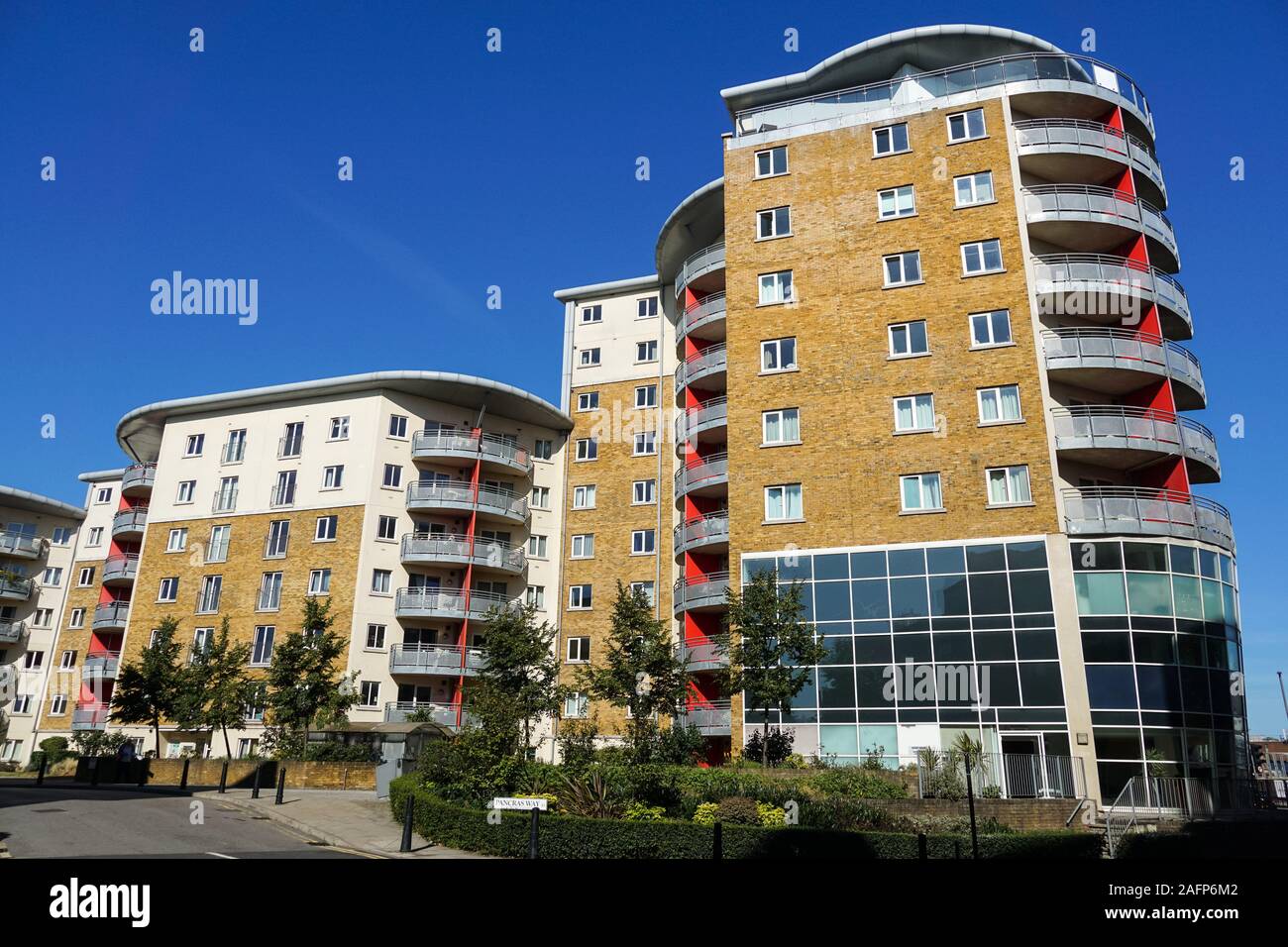 Moderni edifici di appartamenti a Bow, Londra Inghilterra Regno Unito Foto Stock